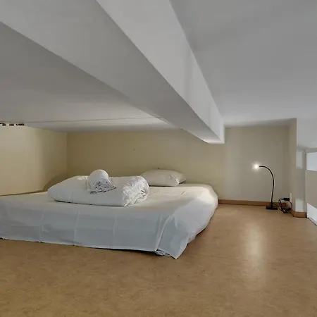 Authentic And Spacious In Centre *